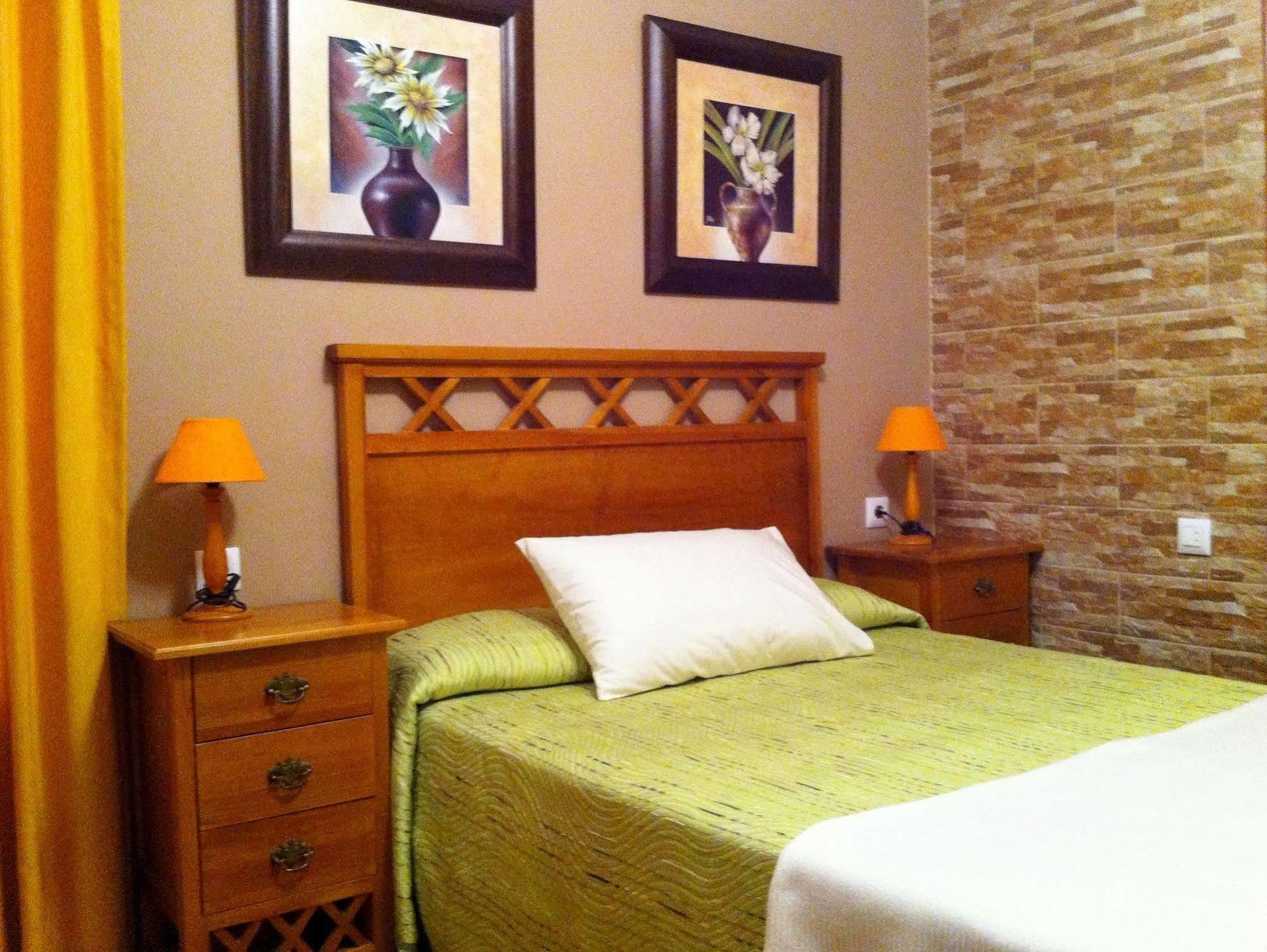 Hostal La Calzada Tarifa Extérieur photo